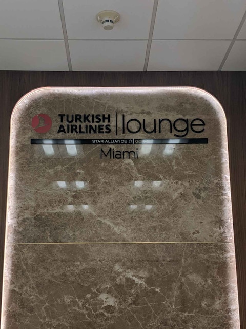 Lounge thumbnail 5