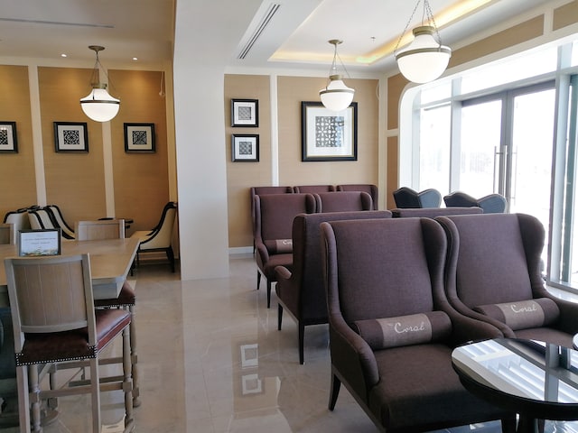 Lounge thumbnail 5
