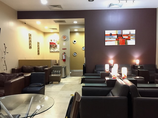 Lounge thumbnail 2