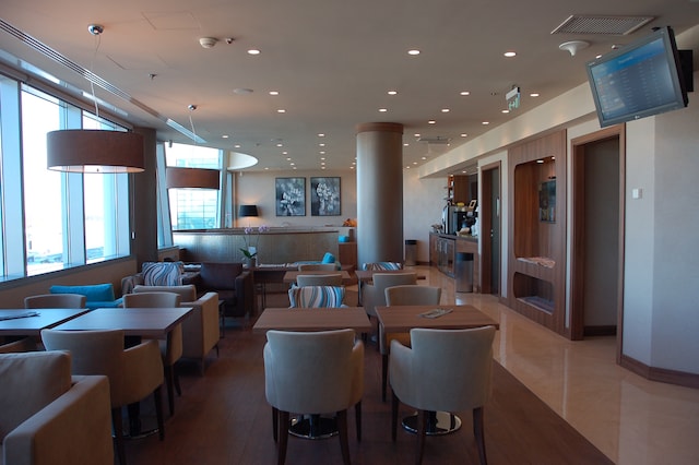 Lounge thumbnail 3
