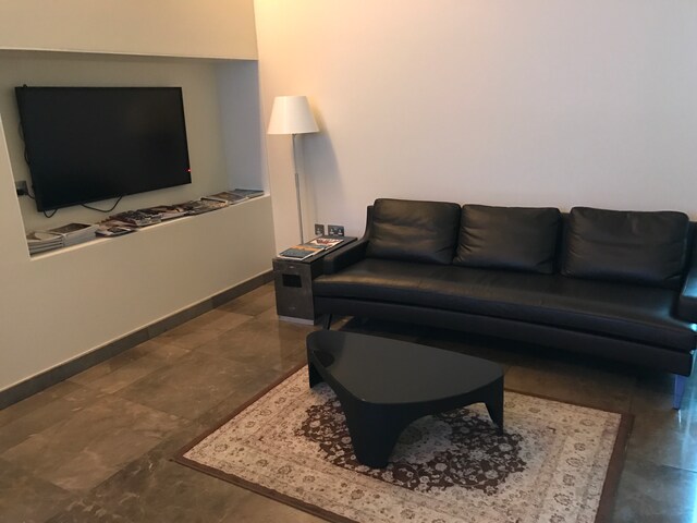 Lounge thumbnail 5