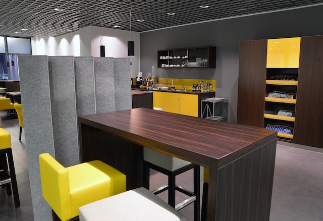 Lounge thumbnail 2