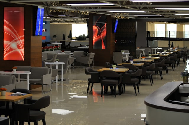 Lounge thumbnail 3
