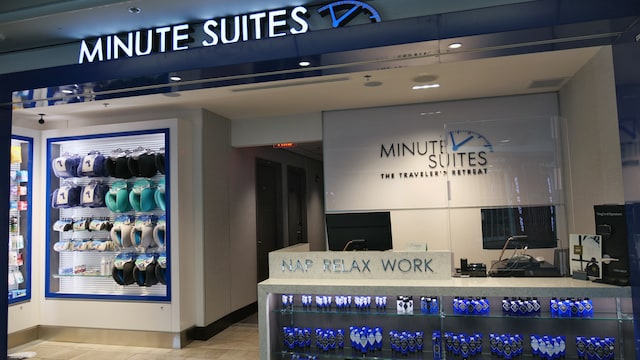Lounge thumbnail 1