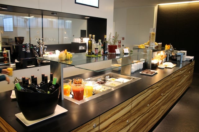 Lounge thumbnail 5