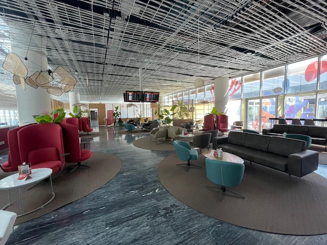 Lounge thumbnail 4