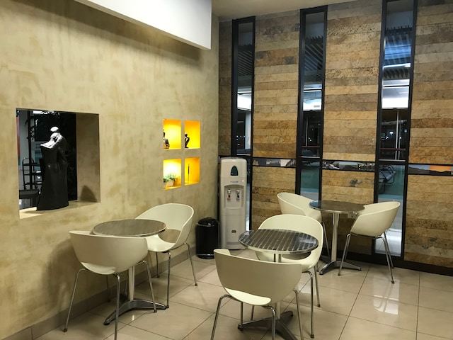 Lounge thumbnail 2
