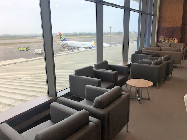 Lounge thumbnail 2