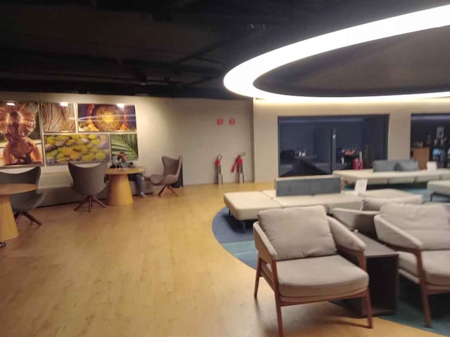 Lounge thumbnail 3