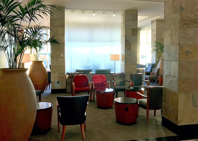 Lounge thumbnail 3