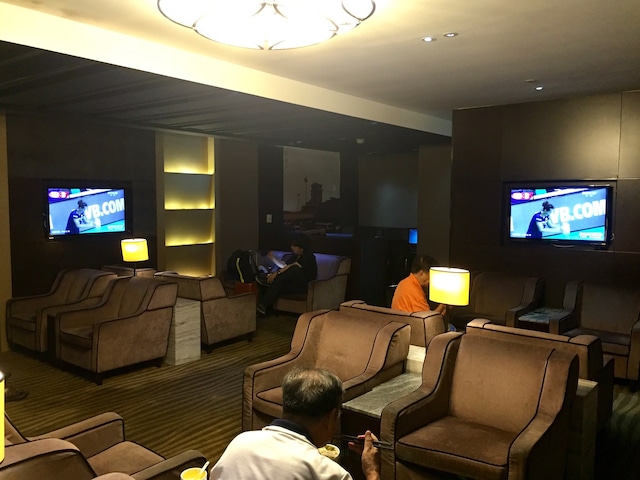 Lounge thumbnail 5