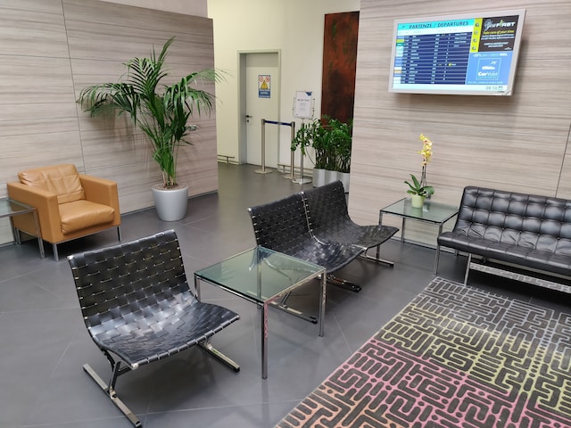 Lounge thumbnail 1