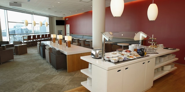 Lounge thumbnail 2