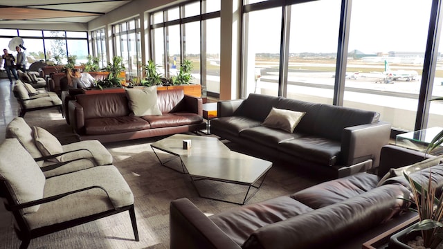 Lounge thumbnail 1
