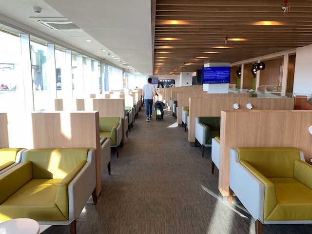 Lounge thumbnail 2