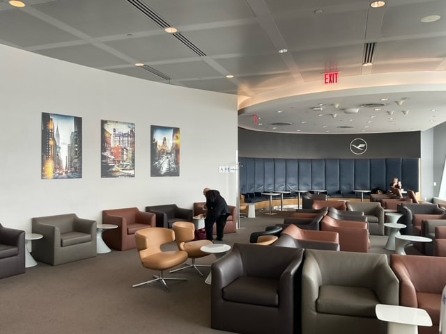 Lounge thumbnail 2