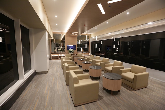 Lounge thumbnail 3