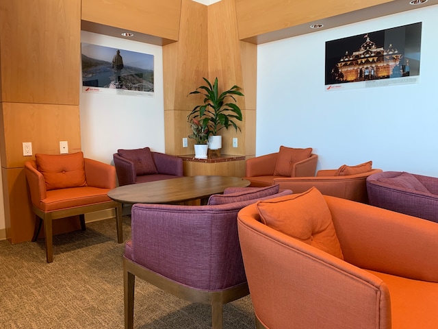 Lounge thumbnail 3