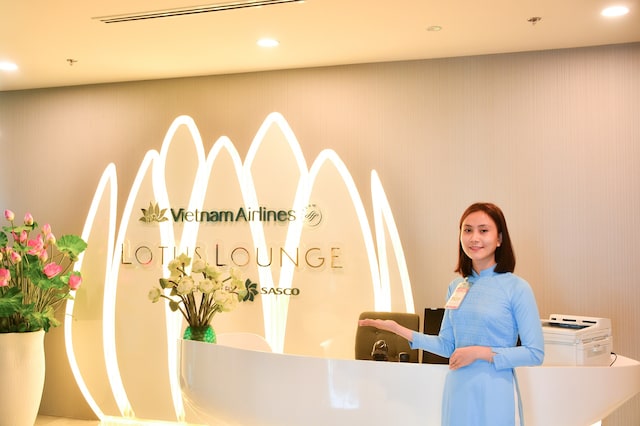 Lounge thumbnail 2