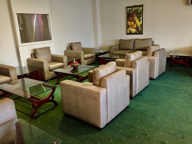 Lounge thumbnail 3