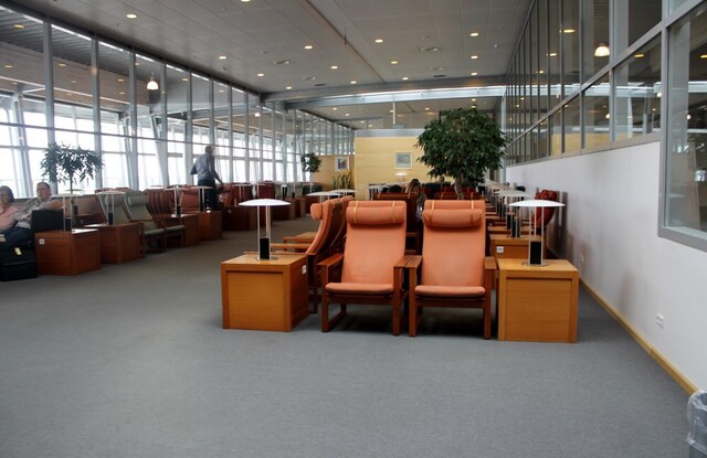 Lounge thumbnail 2