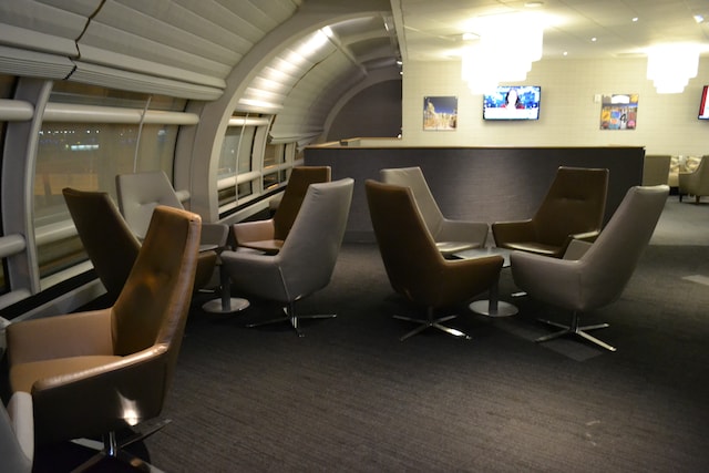 Lounge thumbnail 5