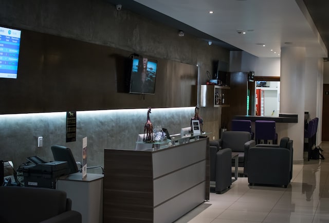 Lounge thumbnail 2