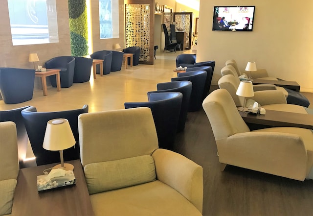 Lounge thumbnail 3
