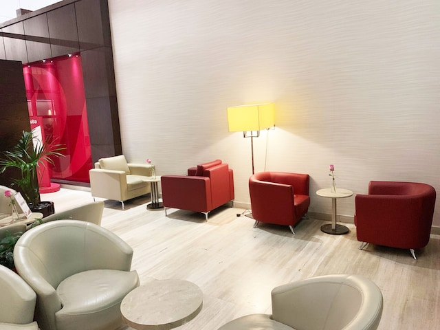 Lounge thumbnail 5