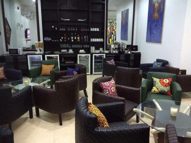 Lounge thumbnail 3