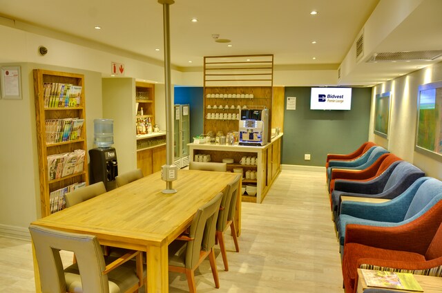 Lounge thumbnail 2