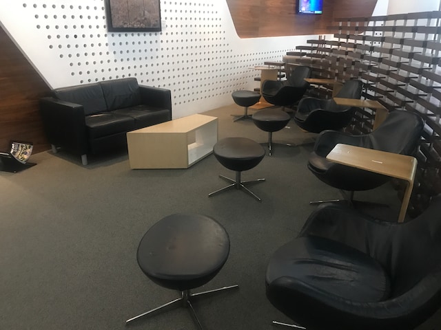 Lounge thumbnail 2