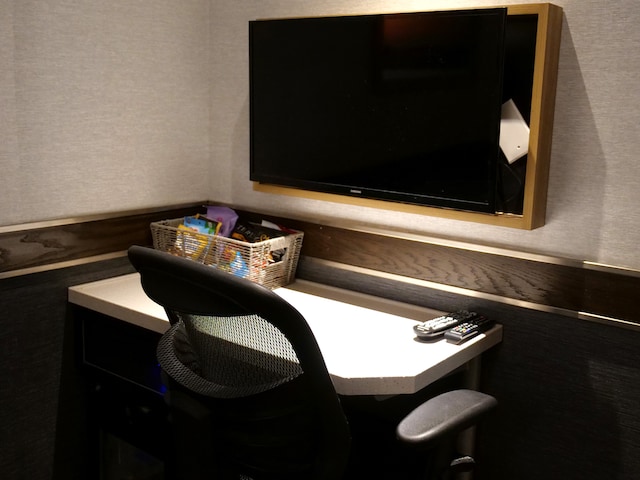 Lounge thumbnail 2