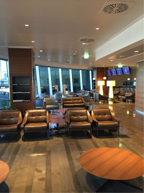 Lounge thumbnail 1