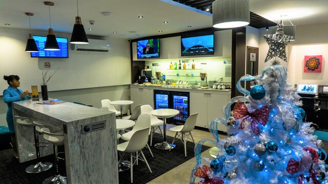 Lounge thumbnail 4
