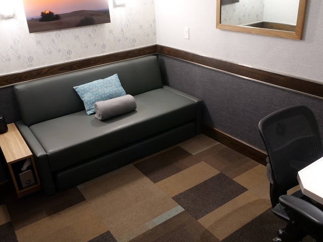 Lounge thumbnail 1
