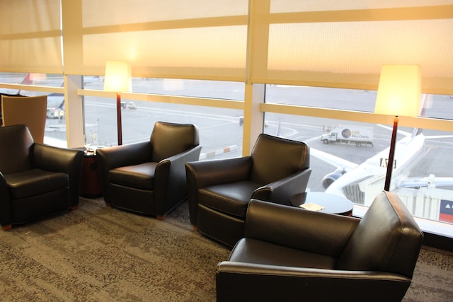 Lounge thumbnail 2