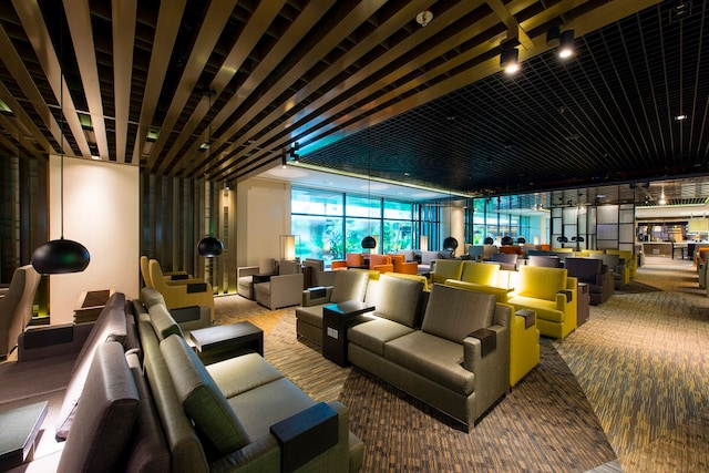 Lounge thumbnail 2