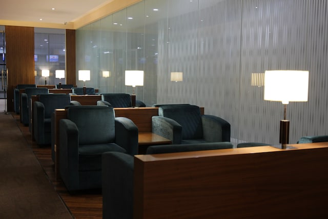 Lounge thumbnail 4