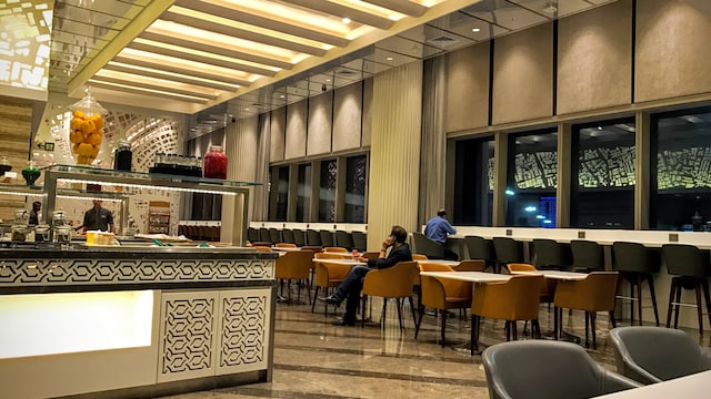 Lounge thumbnail 1