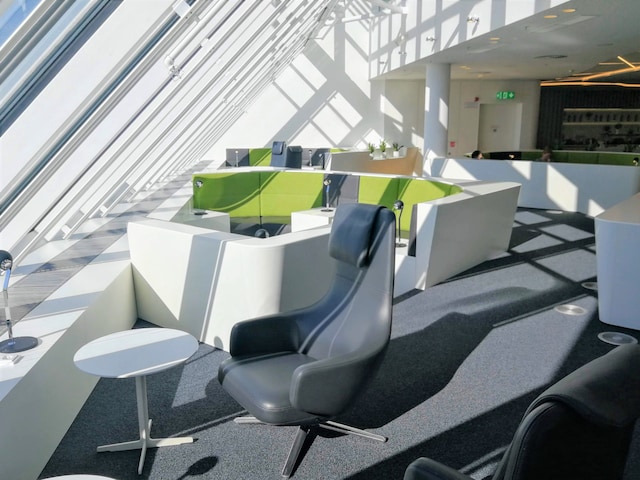 Lounge thumbnail 3
