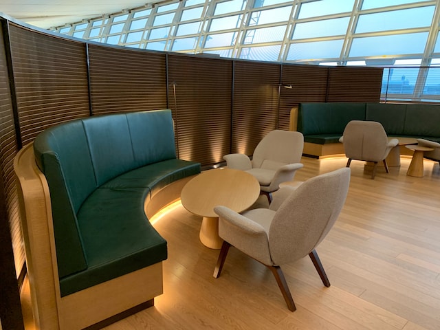 Lounge thumbnail 1