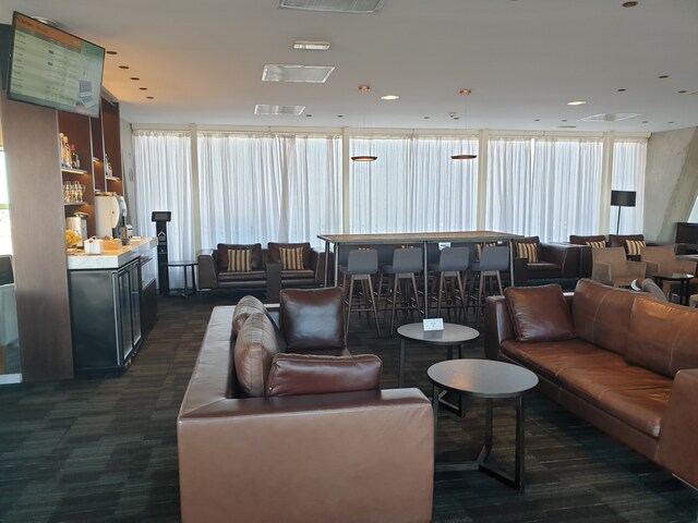 Lounge thumbnail 1
