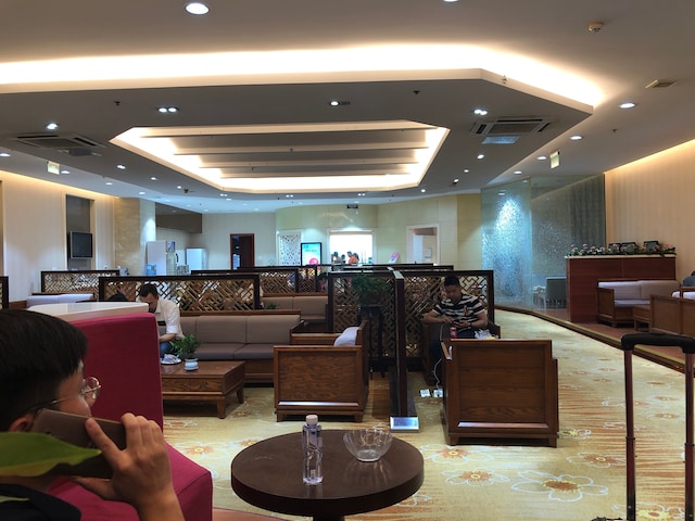 Lounge thumbnail 1