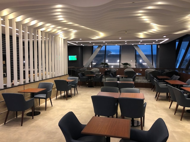 Lounge thumbnail 1