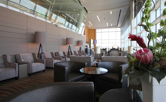 Lounge thumbnail 3
