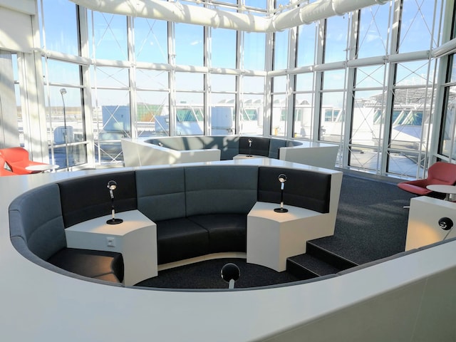 Lounge thumbnail 1