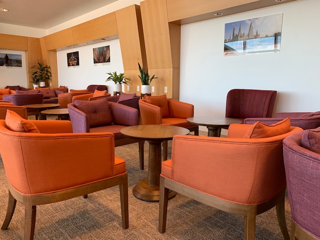 Lounge thumbnail 1