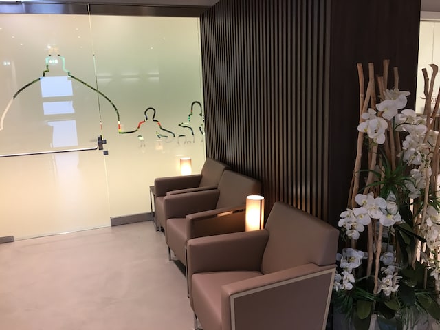 Lounge thumbnail 1