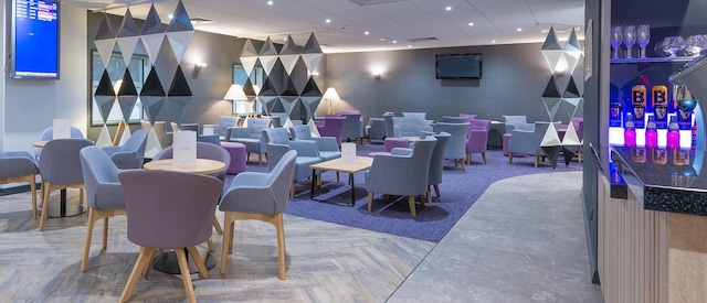Lounge thumbnail 2